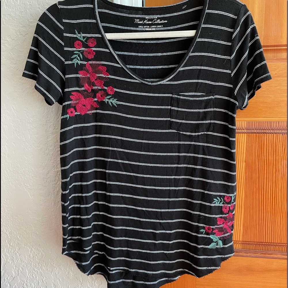 Black & white stripes with roses, loose fitting!